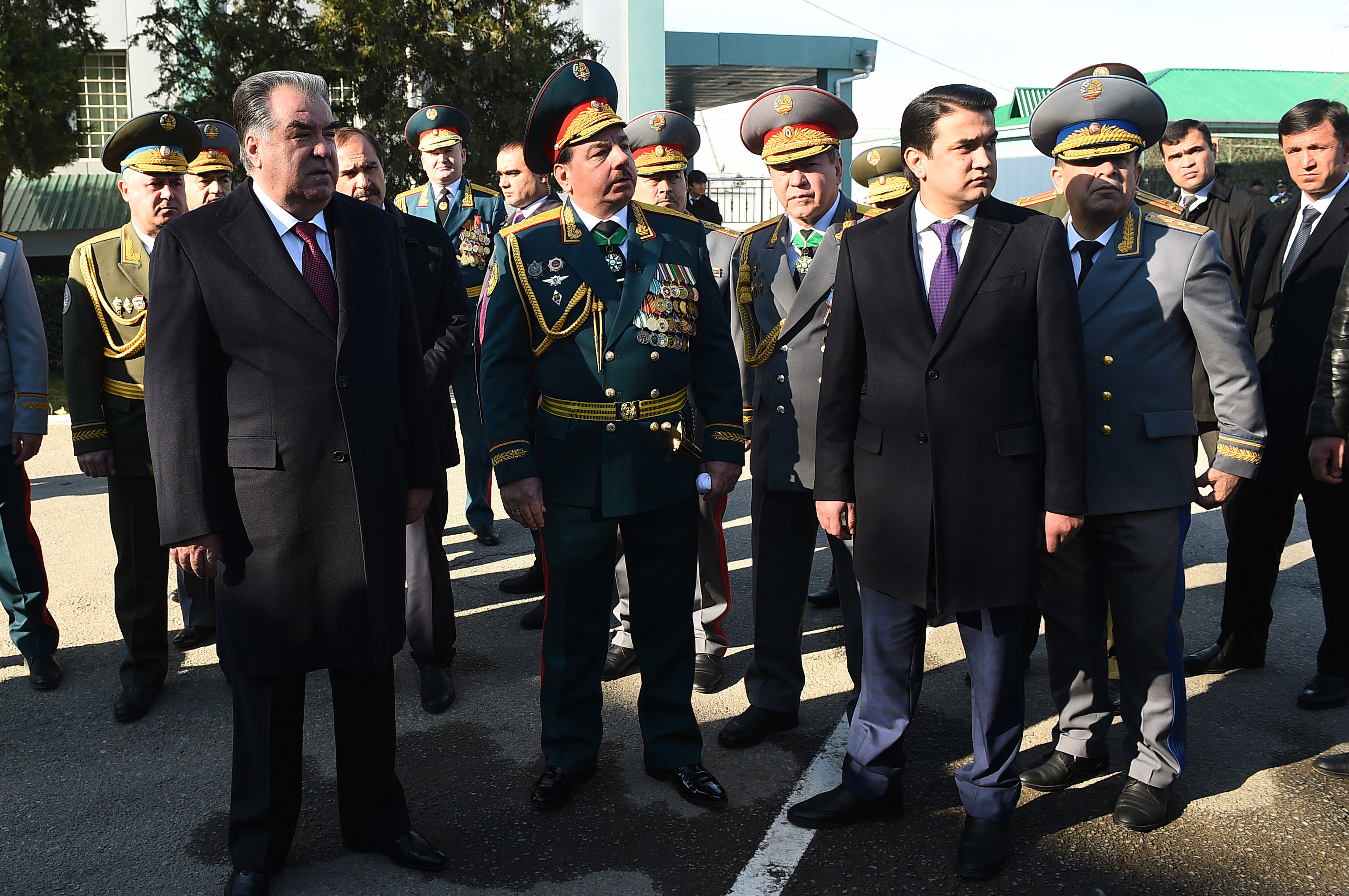 Attendance in the Military Parade Commemorating 27th Anniversary of Founding of Armed Forces