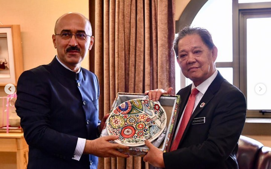 Meeting with  the Minister of Tourism, Arts and Culture  of Malaysia