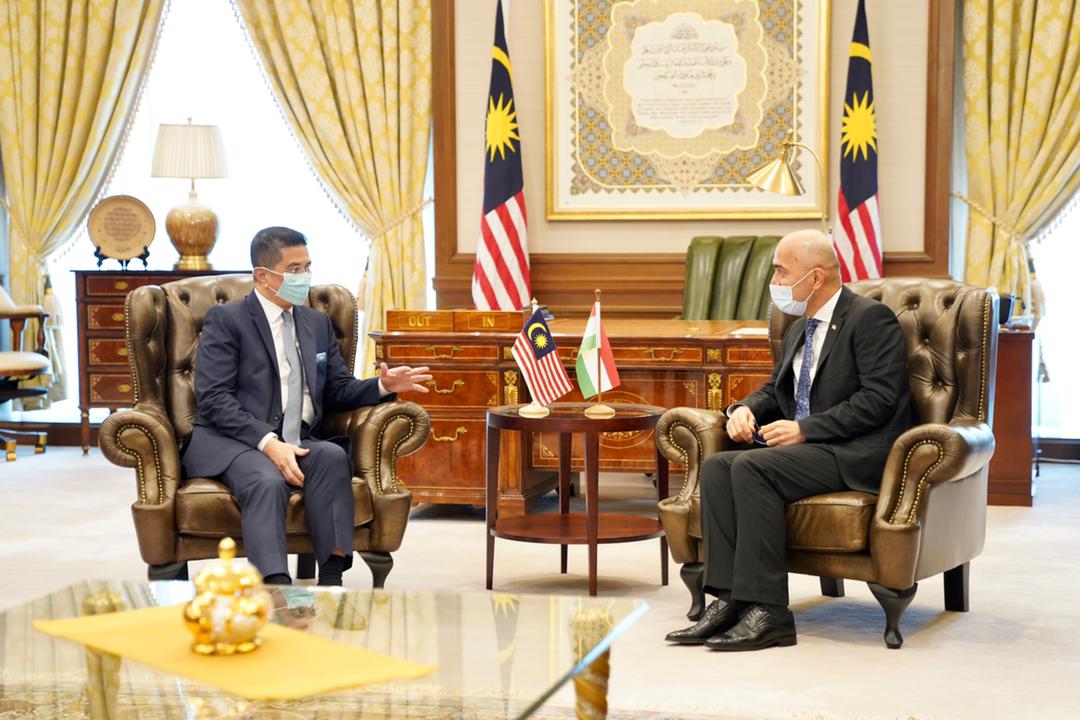 Meeting of Ambassador Ardasher Qodiri with the Minister of MITI Dato Azmin Ali