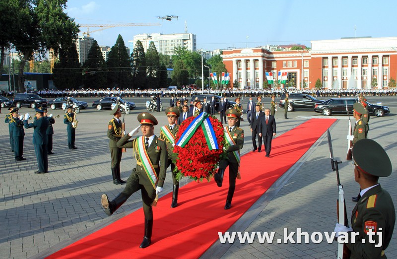 President of Uzbekistan Lays a Wreath at the Ismoili Somoni Monument in Dushanbe