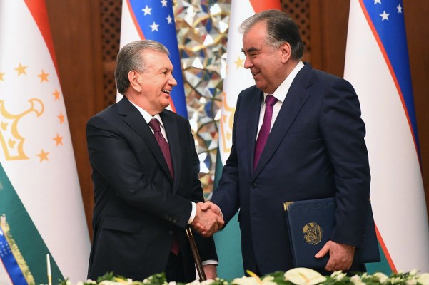 Tajikistan-Uzbekistan Sign Documents