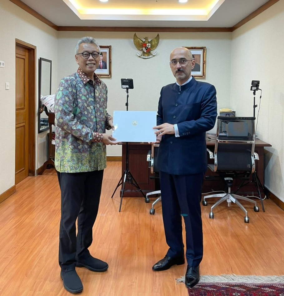 Presentation of the copy of credentials of Ambassador to the Director-General for Protocol and Consular Affairs, Chief of State Protocol of the Ministry of Foreign Affairs of the Republic of Indonesia