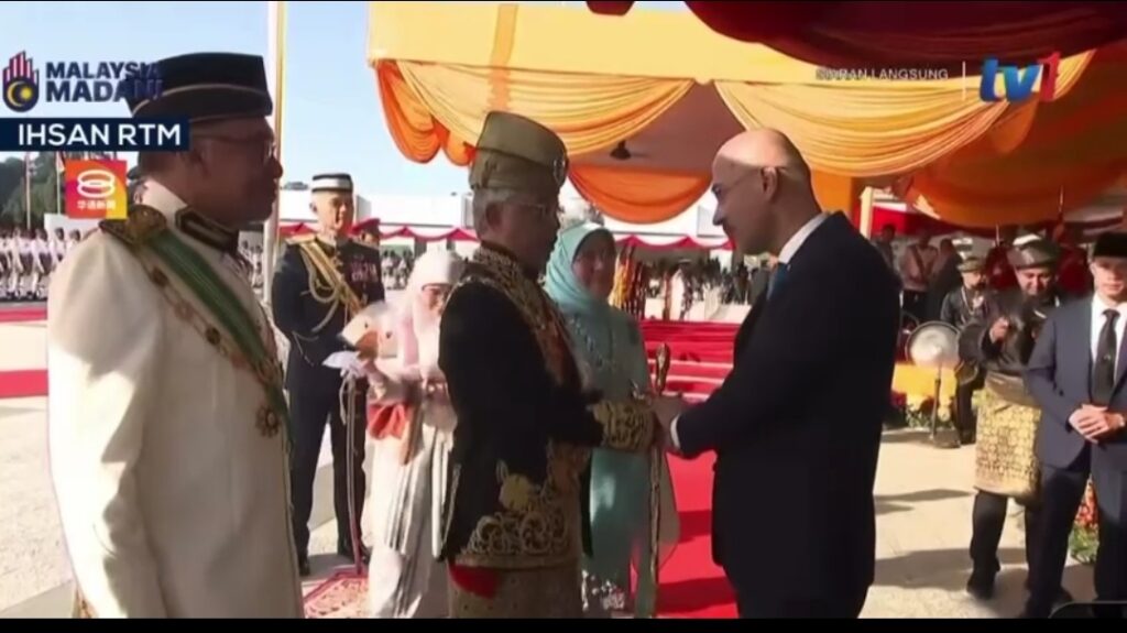 Ambassador of Tajikistan participates in the farewell ceremony for the 16th King of Malaysia