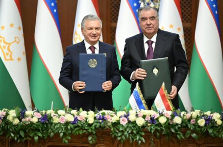 Ceremony of exchange of signed documents between Tajikistan and Uzbekistan