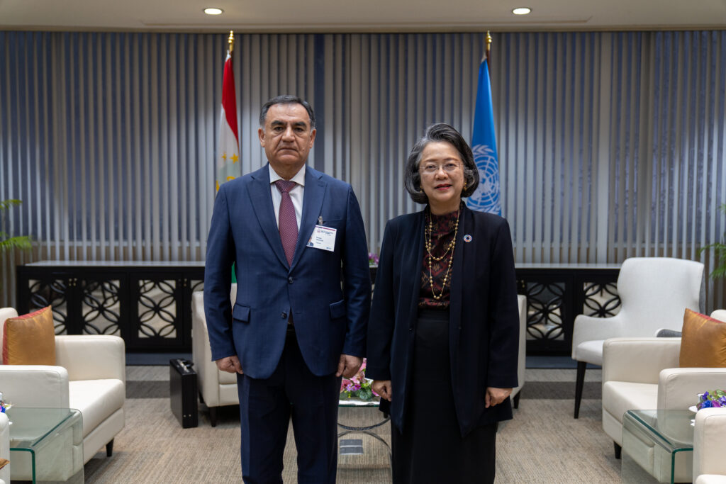 Meeting of the Tajikistan Delegation with the Executive Secretary of UNESCAP
