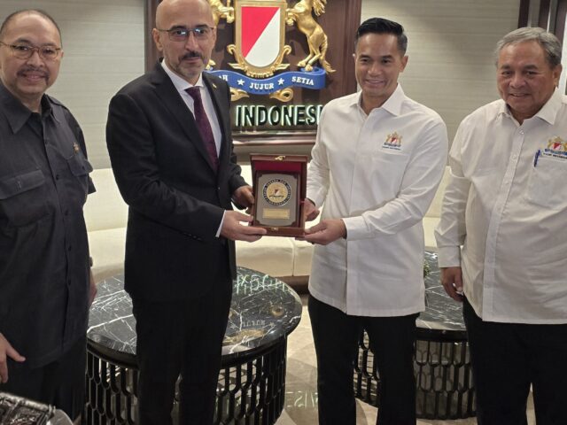 Ambassador of Tajikistan meets with KADIN Chairman