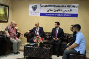 Ambassador of Tajikistan visits Academy of Malay Studies of University of Malaya