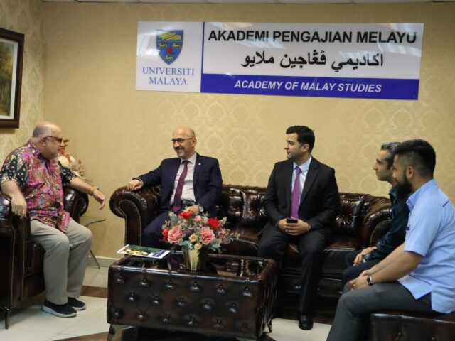 Ambassador of Tajikistan visits Academy of Malay Studies of University of Malaya