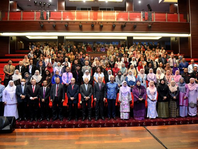 Ambassador of Tajikistan Delivers a Speech at the Management and Science University