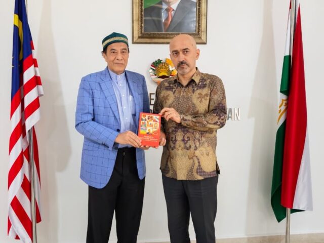 Former Senator of the Dewan Negara Malaysia Dedicates his Book to 35th Anniversary of the Independence of Tajikistan